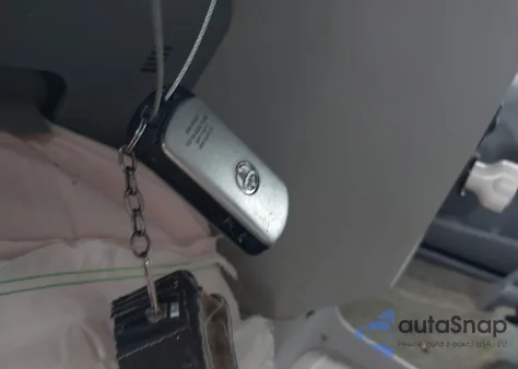 2011 Toyota Sienna Xle z USA, uszkodzony, nr VIN 5TDDK3DC1BS019352